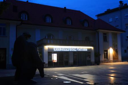 NAPIS KULTURNI DOM CERKNICA 08 FOTO LJUBO VUKELIČ